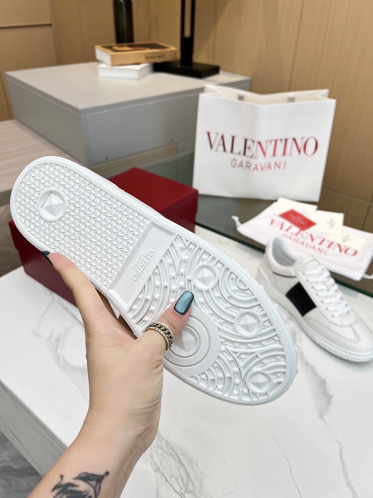 Tênis Couro Cano Alto Branco com Detalhe Lateral