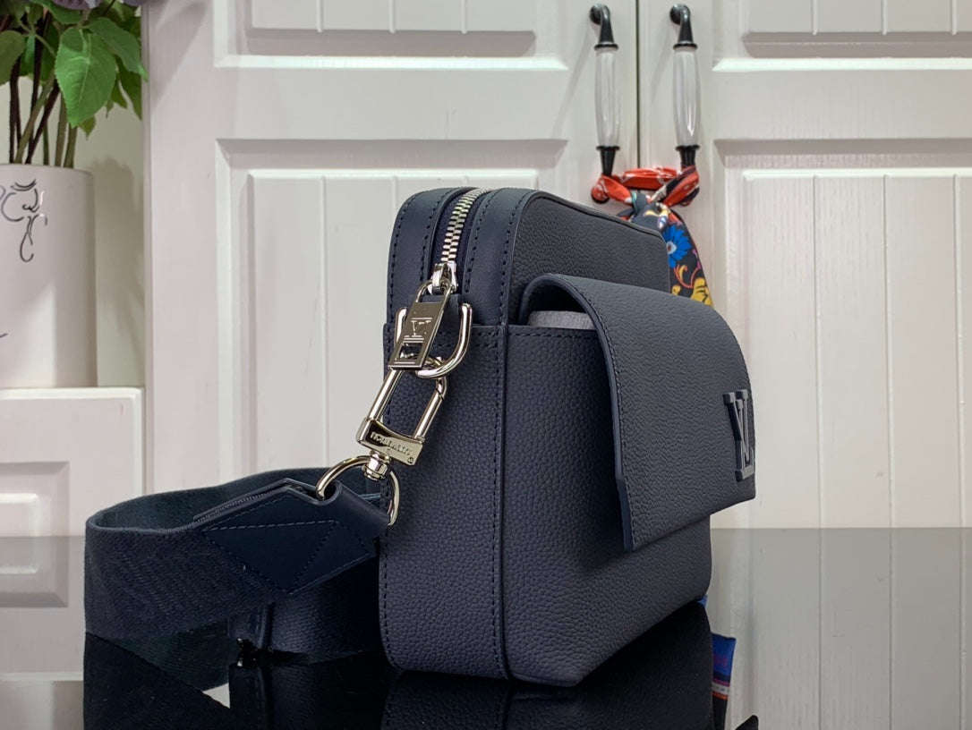 Bolsa Mensageiro Nylon Azul Marinho Detalhe Lateral