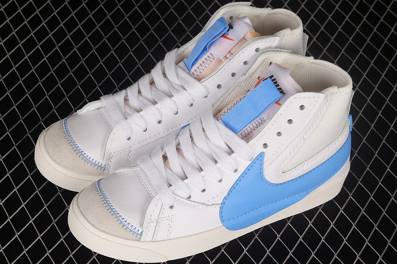Tênis Cano Médio Couro Branco Detalhe Azul