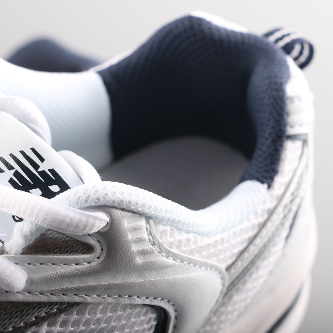 Tênis Runner Malha Branco Prata e Azul Marinho