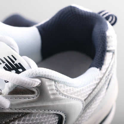 Tênis Runner Malha Branco Prata e Azul Marinho
