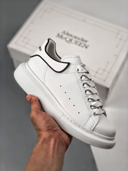 Tênis Oversized Couro Branco Detalhe Preto Colorido