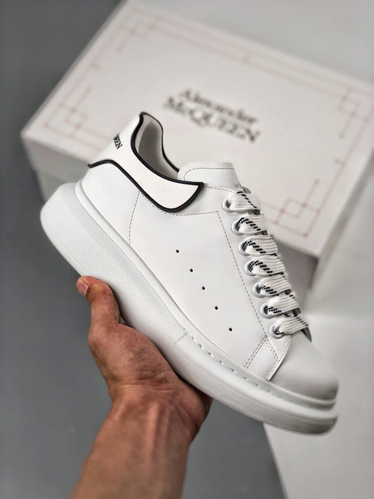 Tênis Oversized Couro Branco Detalhe Preto Colorido