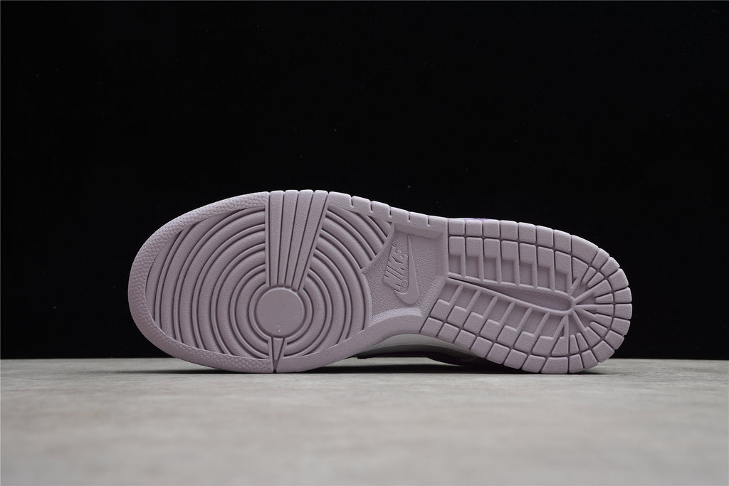 Tênis Cano Baixo Couro Roxo com Detalhes Contrastantes