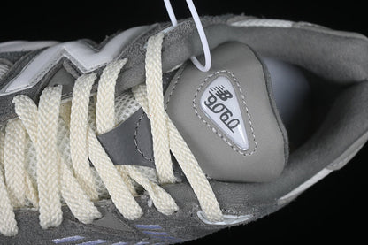 Tênis Runner Cinza e Branco Solado Espesso