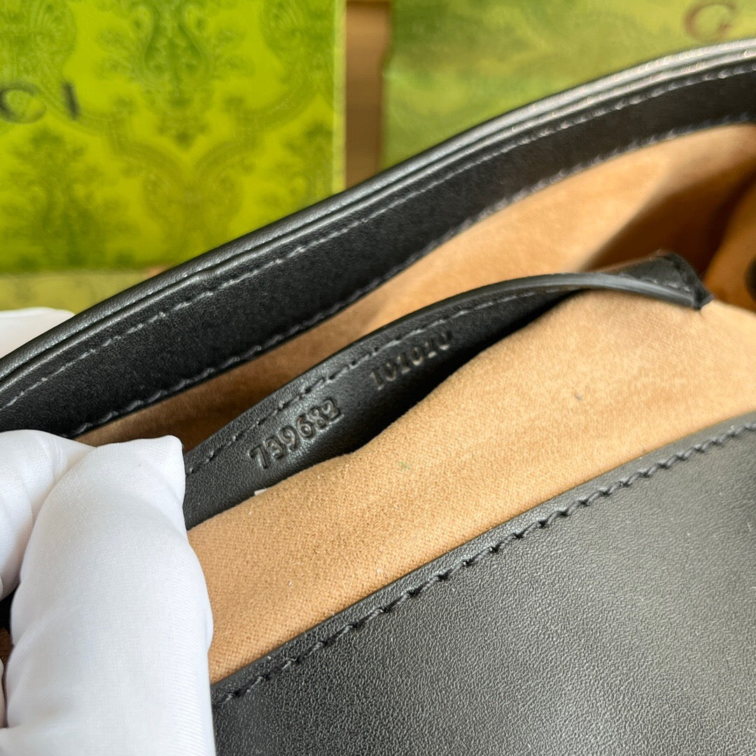 Bolsa Pequena Couro Preto Letras Entrelaçadas Mini