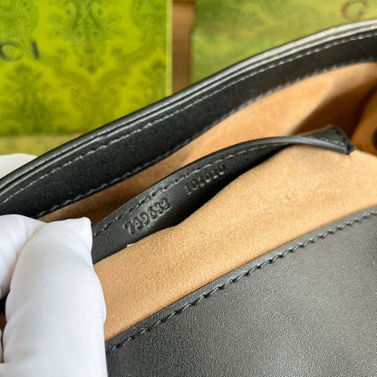 Bolsa Pequena Couro Preto Letras Entrelaçadas Mini