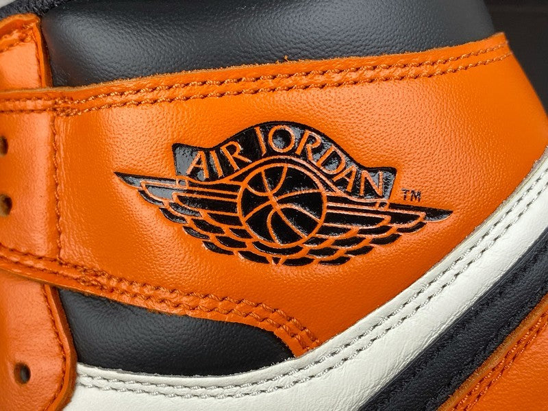 Tênis Cano Alto Basquete Couro Branco Laranja Preto