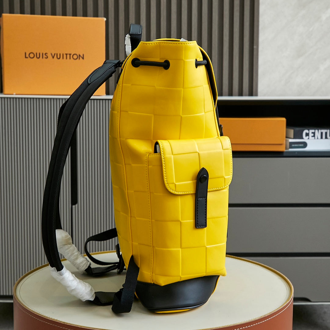 Mochila Couro Amarela Padrão Monograma Geométrico