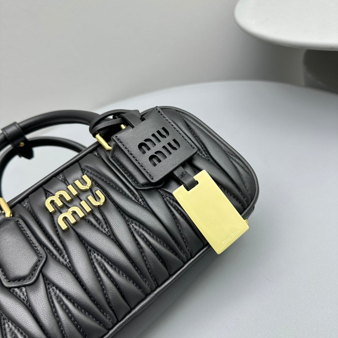 Bolsa Satchel Couro Acolchoado Napa Bege