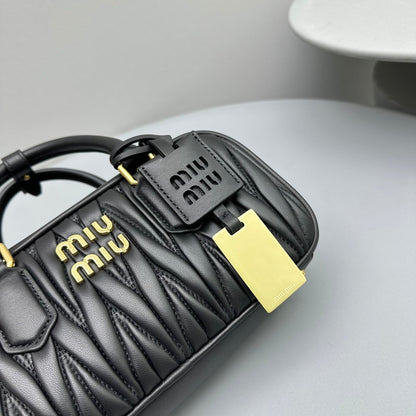 Bolsa Satchel Couro Acolchoado Napa Bege