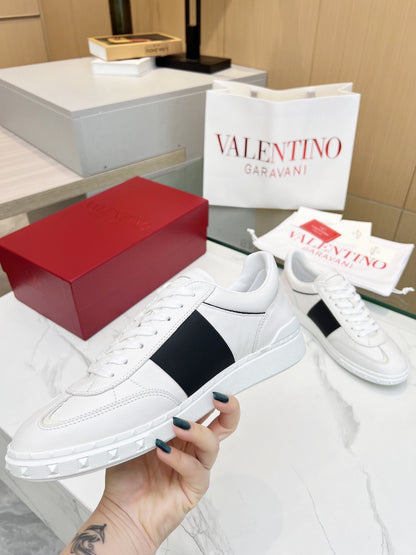 Tênis Couro Cano Alto Branco com Detalhe Lateral