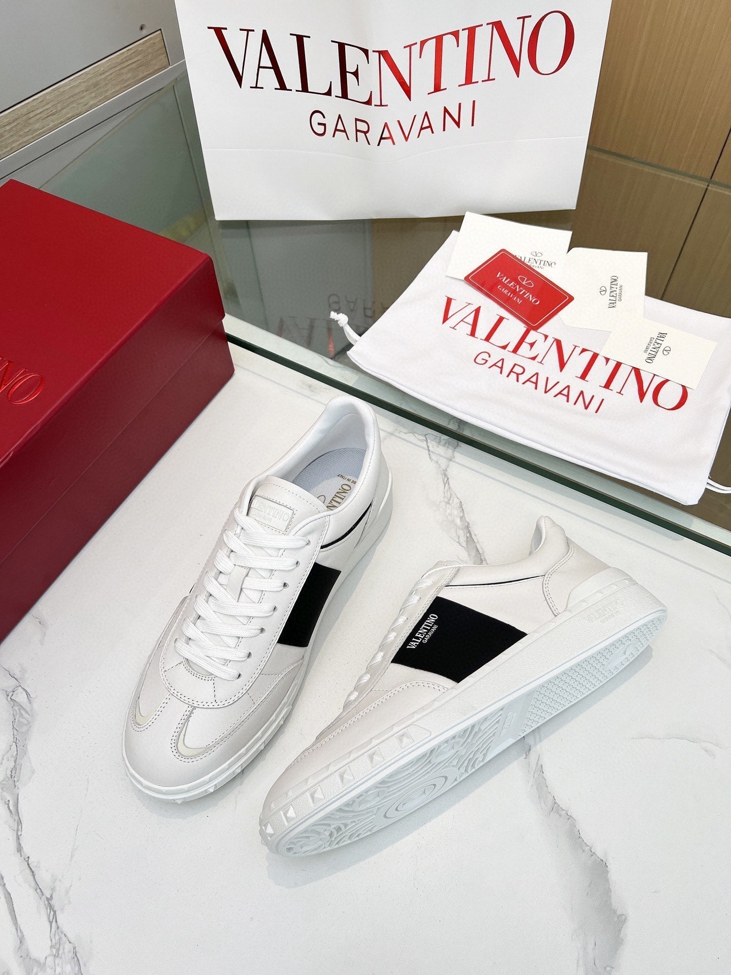 Tênis Couro Cano Alto Branco com Detalhe Lateral