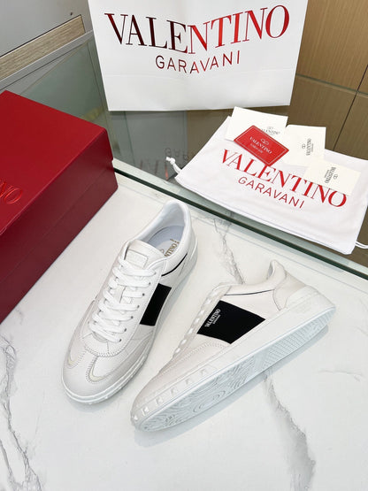 Tênis Couro Cano Alto Branco com Detalhe Lateral