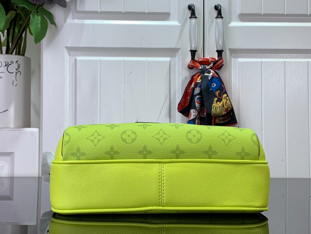 Bolsa Mensageira Lona Amarela Padrão Monograma Geométrico