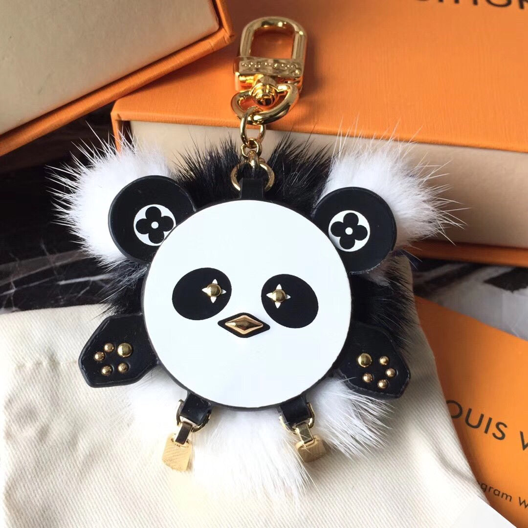Chaveiro Bag Charm Couro Padrão Monograma Panda com Tachas