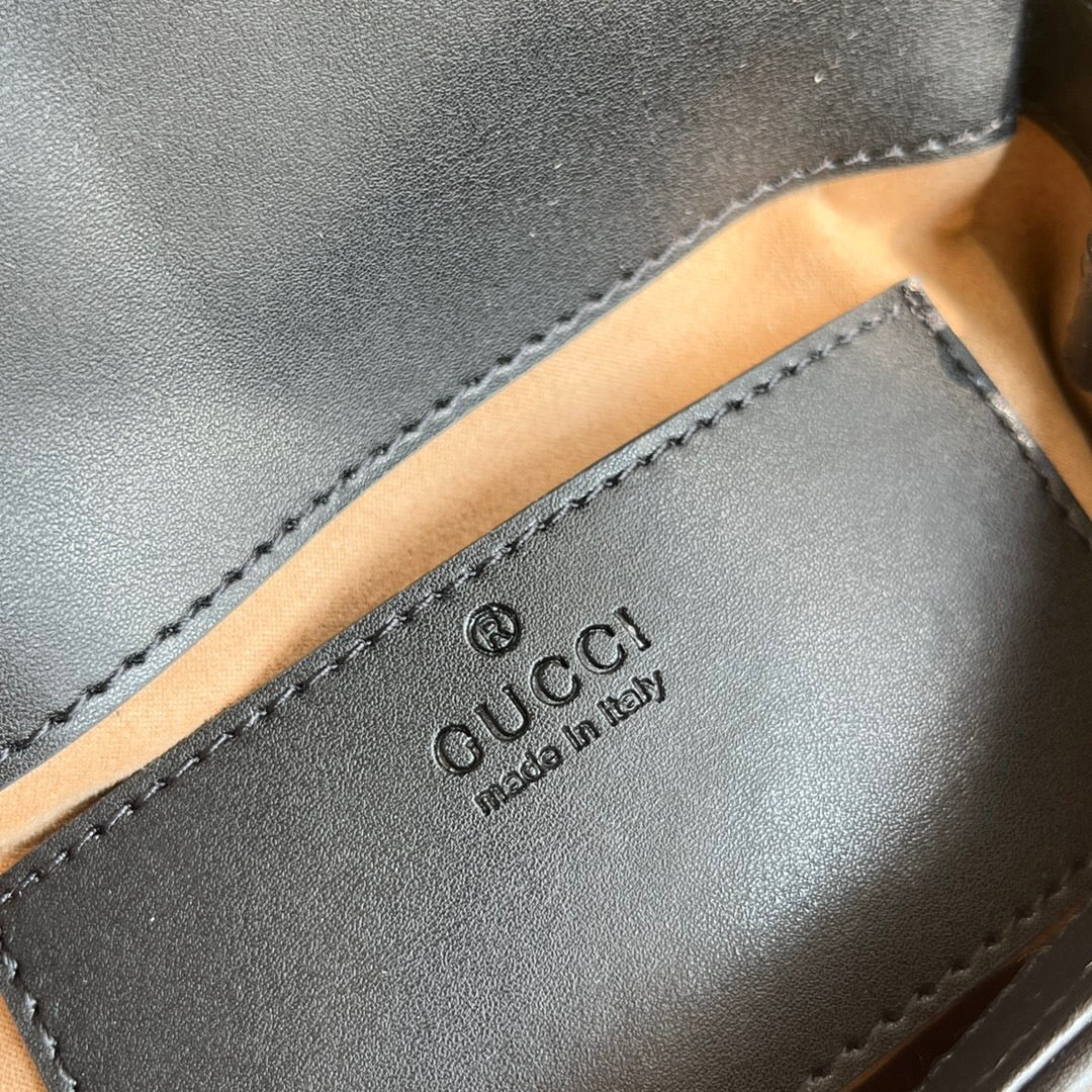 Bolsa Pequena Couro Preto Letras Entrelaçadas Mini