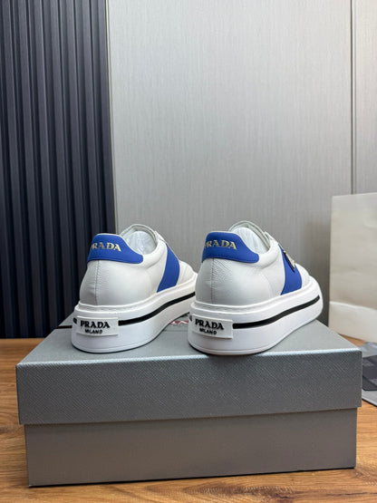 Tênis Casual Couro Azul Detalhes Contrastantes