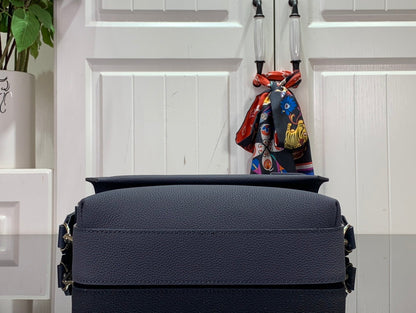 Bolsa Mensageiro Nylon Azul Marinho Detalhe Lateral