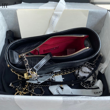 Bolsa Hobo Couro Preto Pequena com Alça Corrente