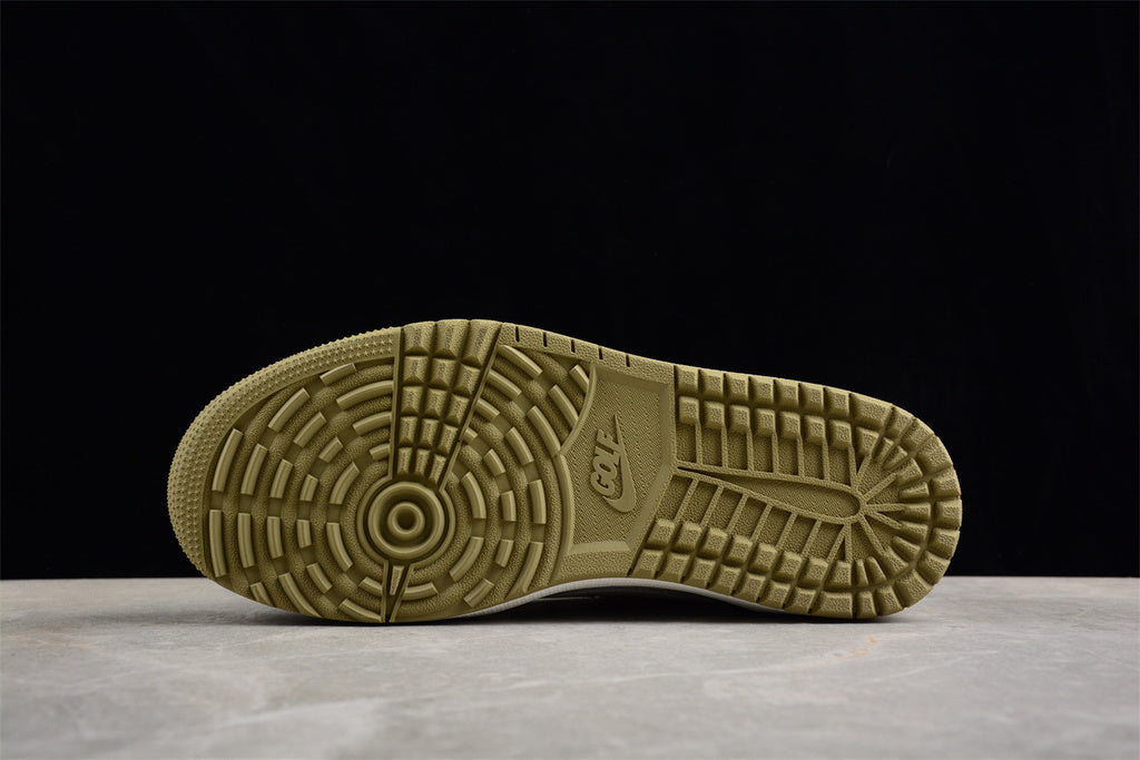 Tênis Cano Baixo Couro Olive com Detalhes Contrastantes
