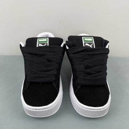 Tênis Camurça Preto Detalhe Branco