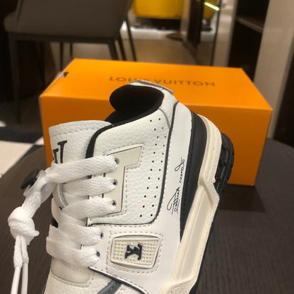 Tênis Infantil Couro Branco e Preto Detalhes Contrastantes