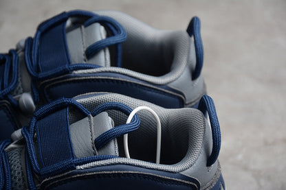 Tênis Cano Alto Cinza Detalhes Azul Marinho