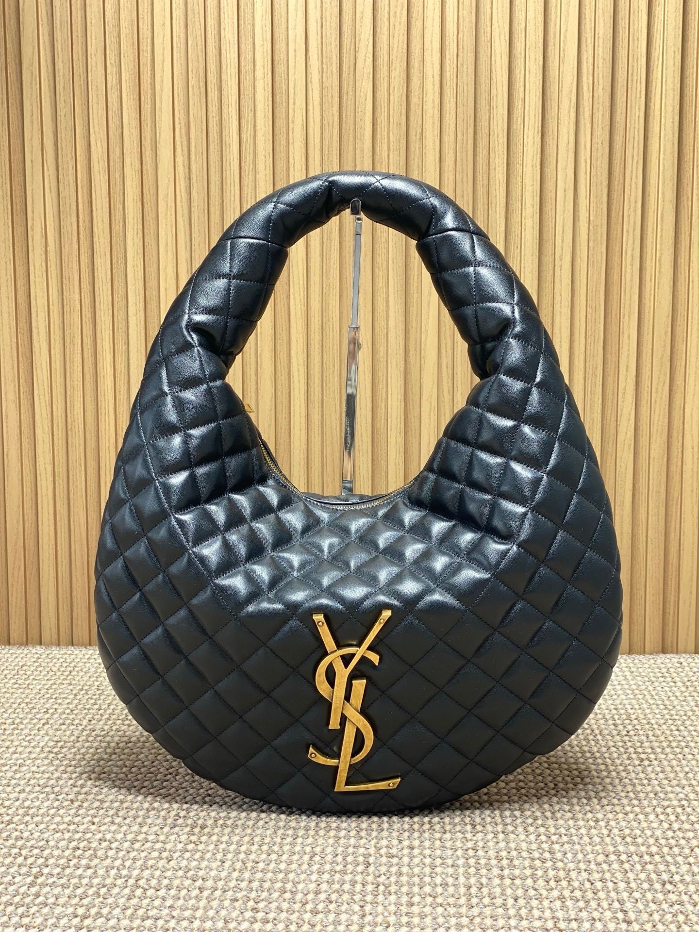 Bolsa Hobo Couro Preto Estruturada