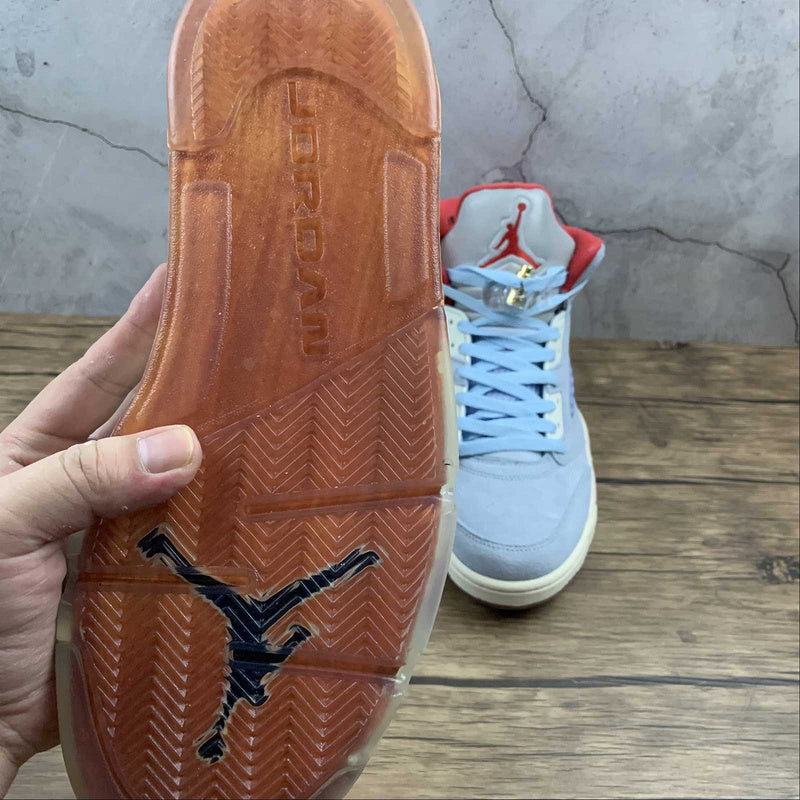 Tênis Cano Alto Basquete Azul Gelo Detalhes Metalizados