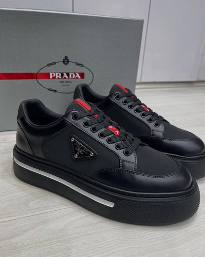 Tênis Couro Preto Detalhe Vermelho
