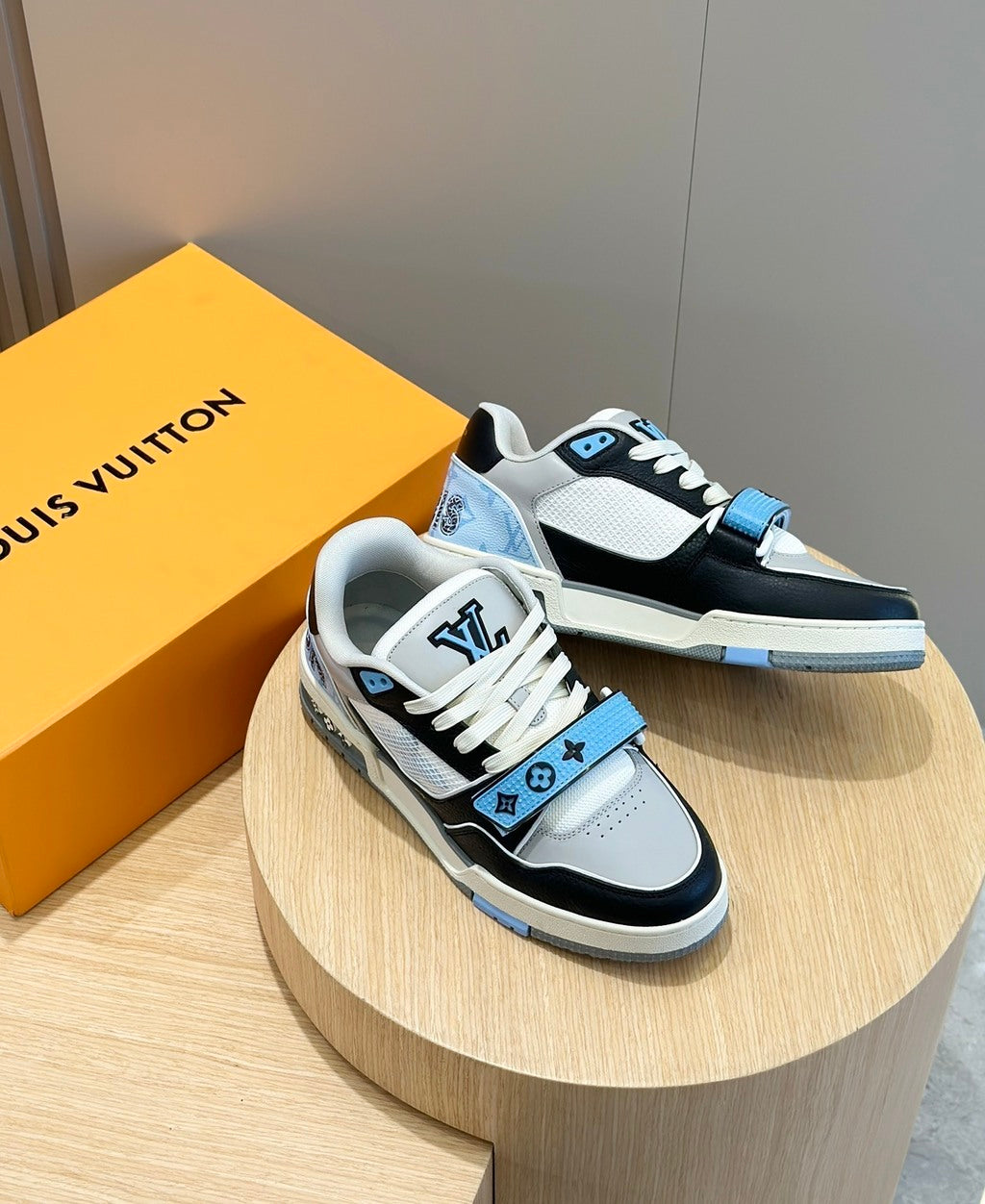 Tênis Velcro Couro Azul Branco