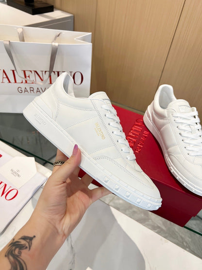 Tênis Couro Cano Alto Branco com Detalhes Coloridos