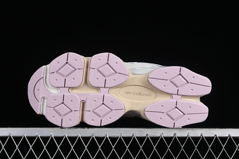 Tênis Runner Cinza com Detalhe Lilás