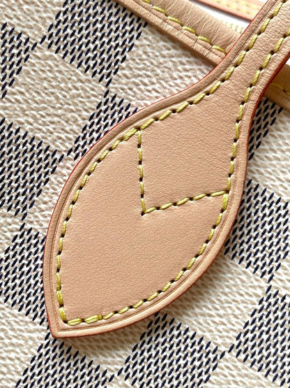 Bolsa Tote Couro Branco Padrão Monograma Geométrico Invertido MM