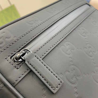 Bolsa Pequena Couro Preto Letras Entrelaçadas