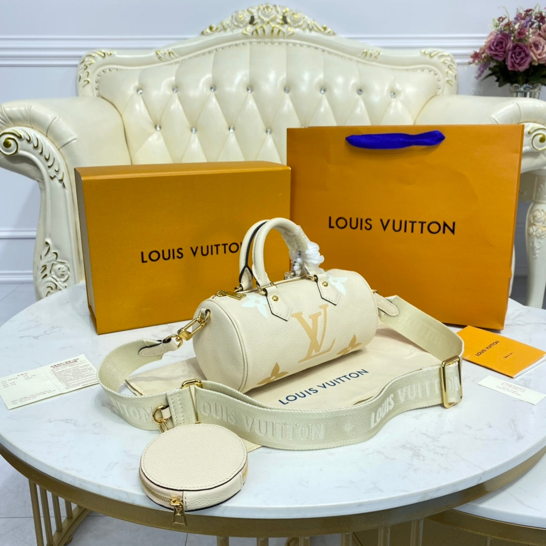 Bolsa Satchel Couro Branco Padrão Monograma Geométrico
