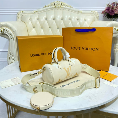 Bolsa Satchel Couro Branco Padrão Monograma Geométrico