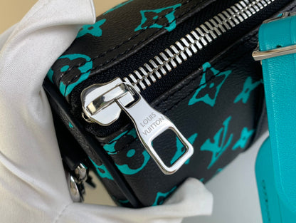 Bolsa de Viagem Couro Padrão Monograma Geométrico Marrom 25cm