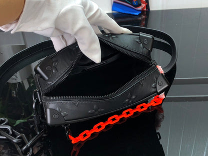 Bolsa Pequena Couro Preto Padrão Monograma Geométrico Mini