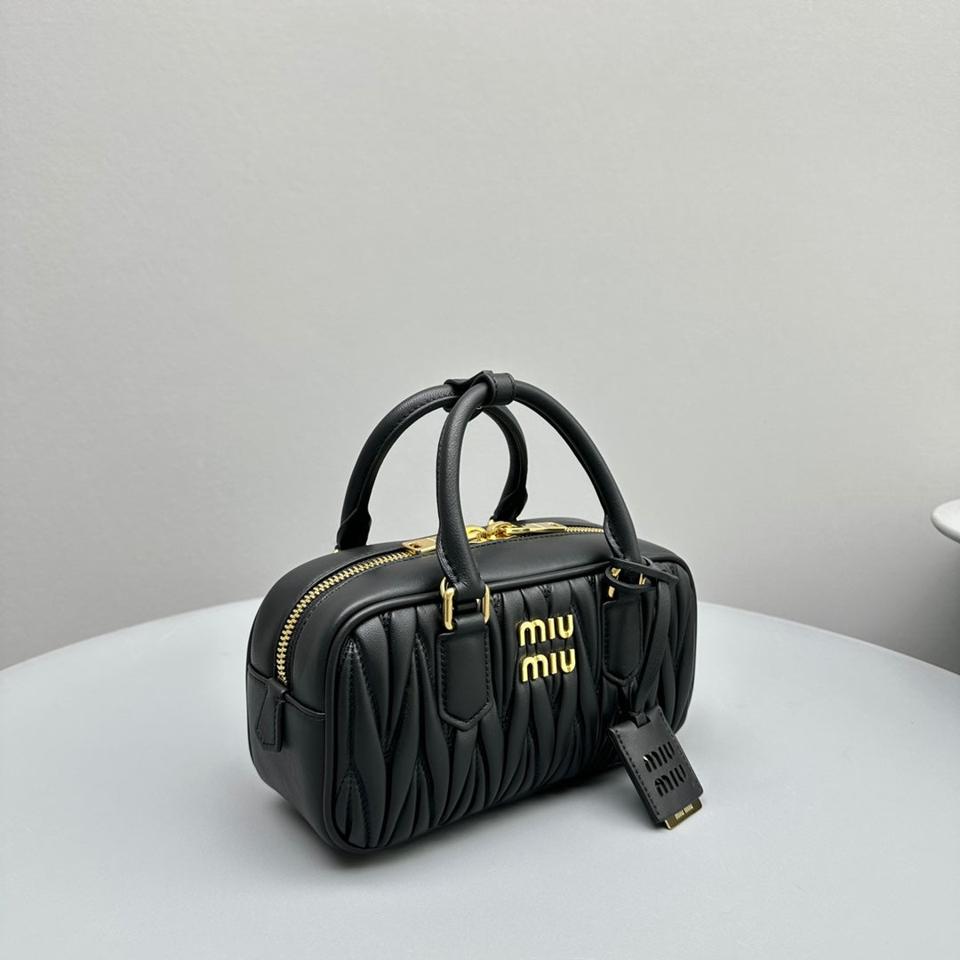 Bolsa Satchel Couro Acolchoado Napa Bege