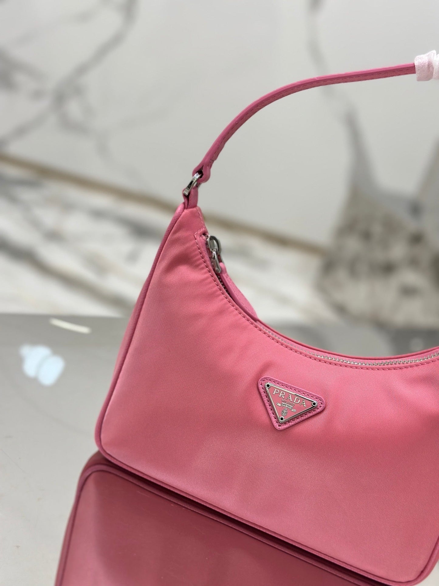 Bolsa Satchel Nylon Mini Placa Triangular
