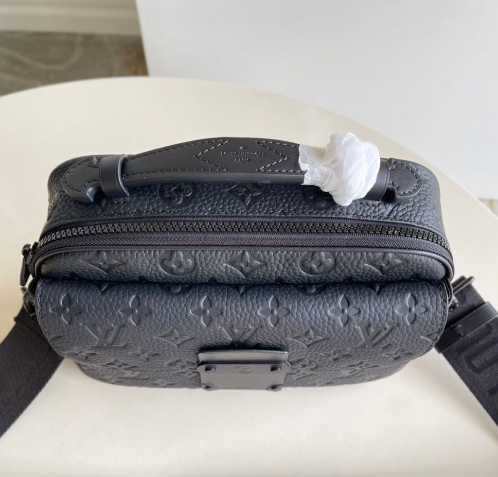 Bolsa Couro Preto Padrão Monograma Geométrico