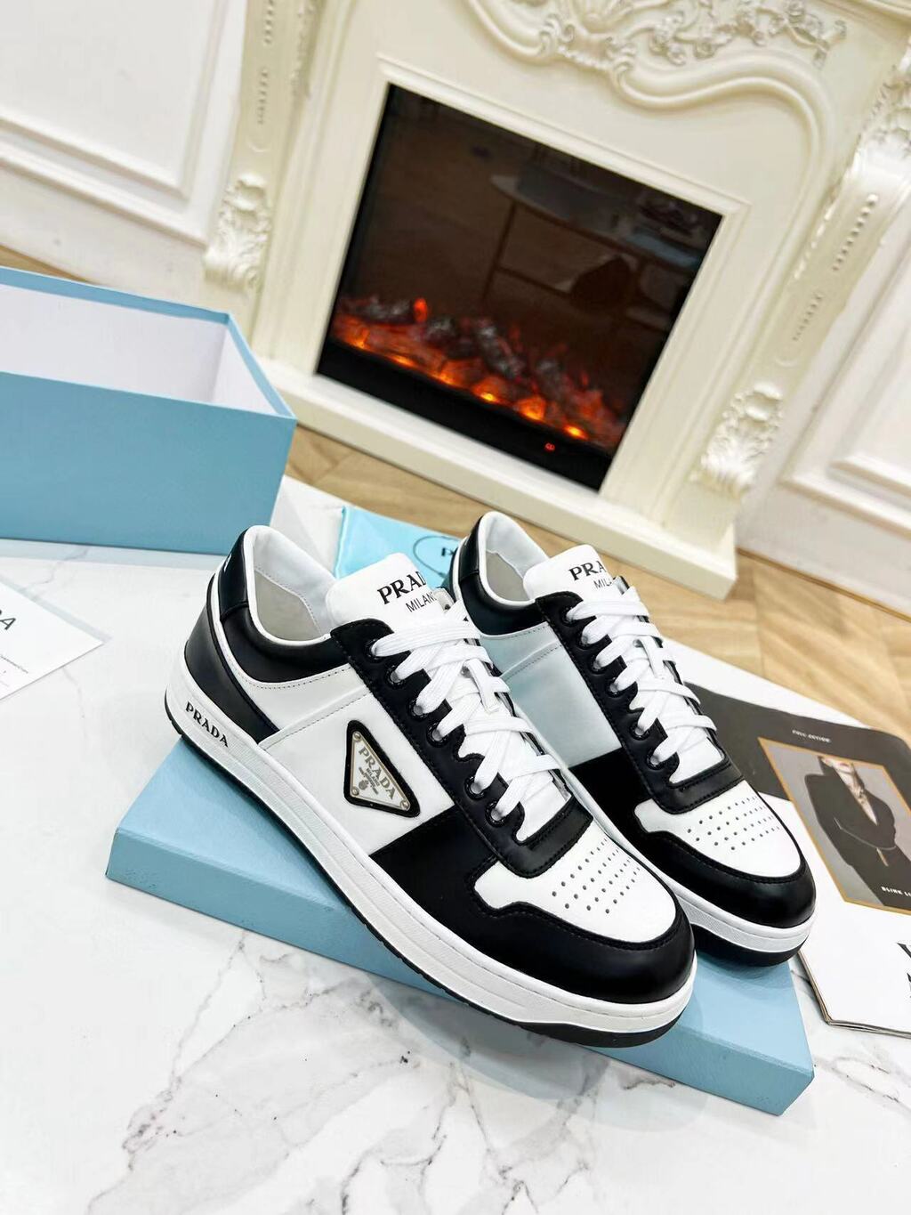 Tênis Couro Cano Baixo Branco com Detalhe Preto