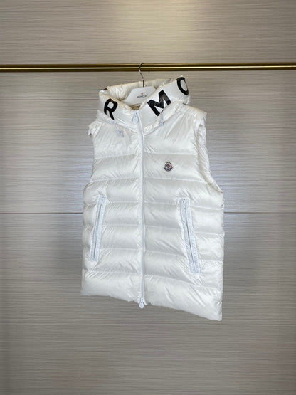 Colete Acolchoado Branco com Detalhes Pretos