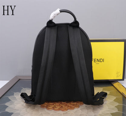 Mochila Nylon Preta Com Aplicações de Rosto