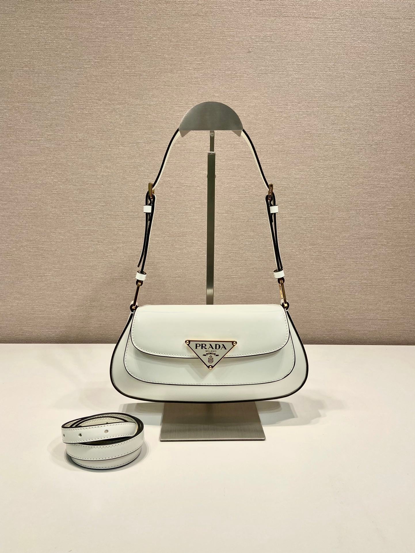 Bolsa Shoulder Couro Estruturada Preta