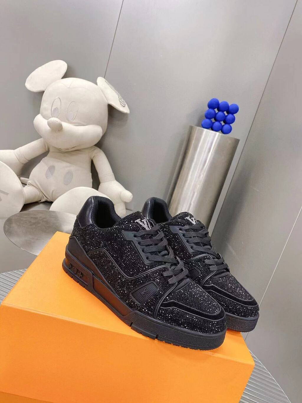 Tênis Couro Preto com Aplicação Cristal