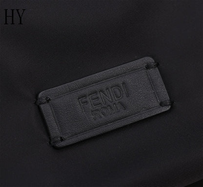 Mochila Nylon Preta Com Aplicações de Rosto
