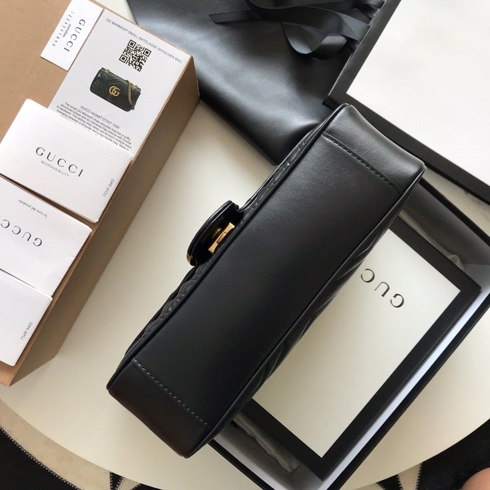 Bolsa Pequena Couro Preto Letras Entrelaçadas Small